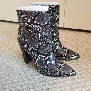 Rampage Womens Zaine Animal Print Black/White Booties Size 6 NIB